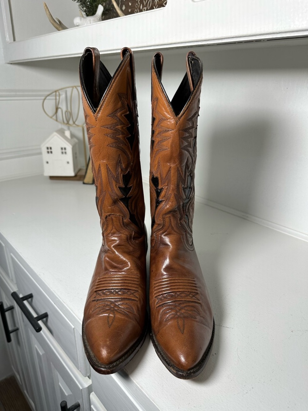 Dan Post Cowboy Boots Womens 9 Mens 7.5 Brown Leather Western Boots Black Inlay - Picture 2 of 9